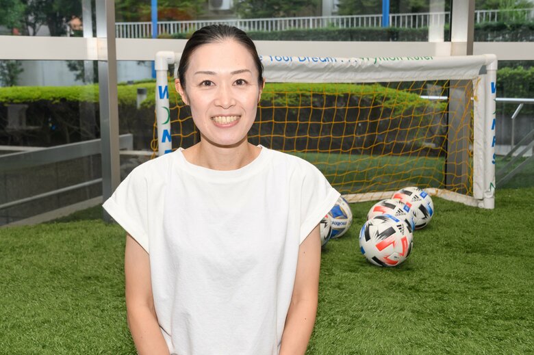 JFA入口の芝生をバックに撮影