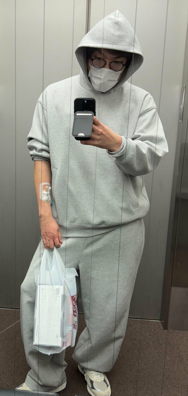 点滴をしながら病院内を移動するりんたろー。さん