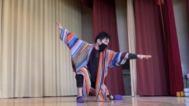 ソーラン節を披露するモリモリ博士こと守屋俊甫さん