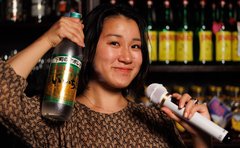 「一橋大卒でスナック経営」26歳の若きママが挑む地域活性「クラフトビールは遠方の方にも人気です」