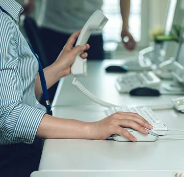 なぜ私しか電話を取らない…仕事の損な役回りは正当に評価されるのか？