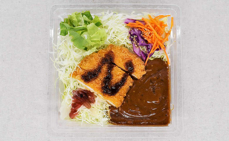 ファミマのおすすめサラダ「1/3日分の野菜が摂れるカレーサラダランチ」のアップ画像