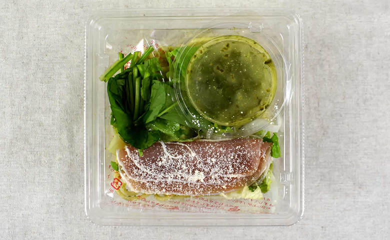 ローソンのおすすめ人気サラダ「生ハムのバジルパスタサラダ」のアップ画像