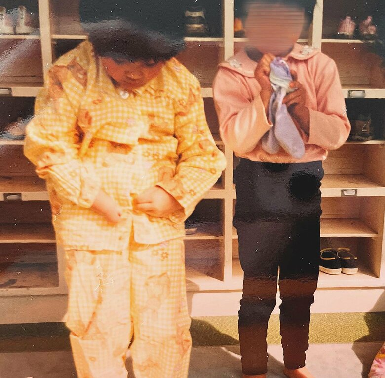 幼稚園の頃。パジャマのボタンを留められるように