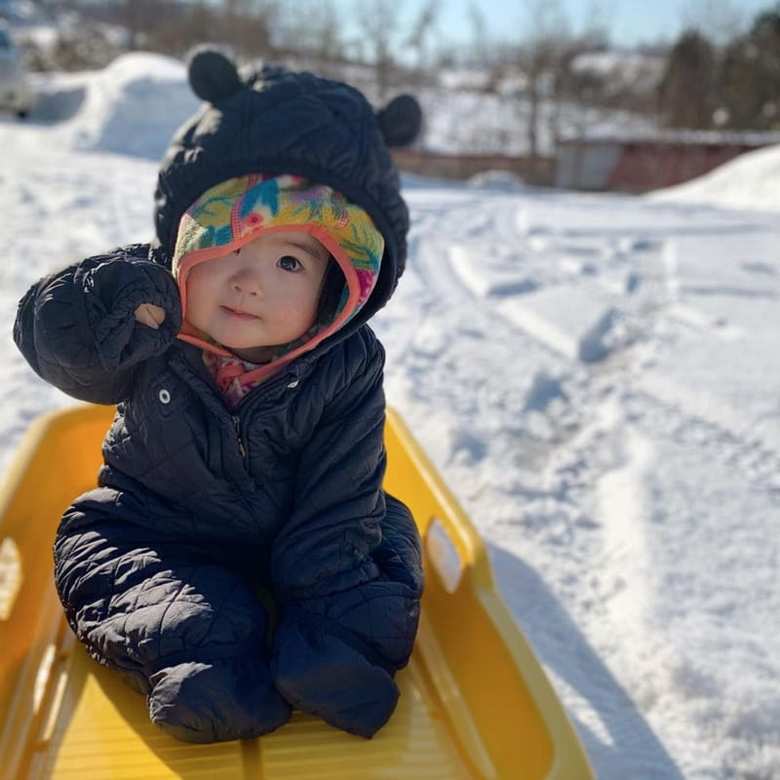 荒絵里さんのInstagramより（2021年1月24日撮影 愛子ちゃん1歳1ヶ月）