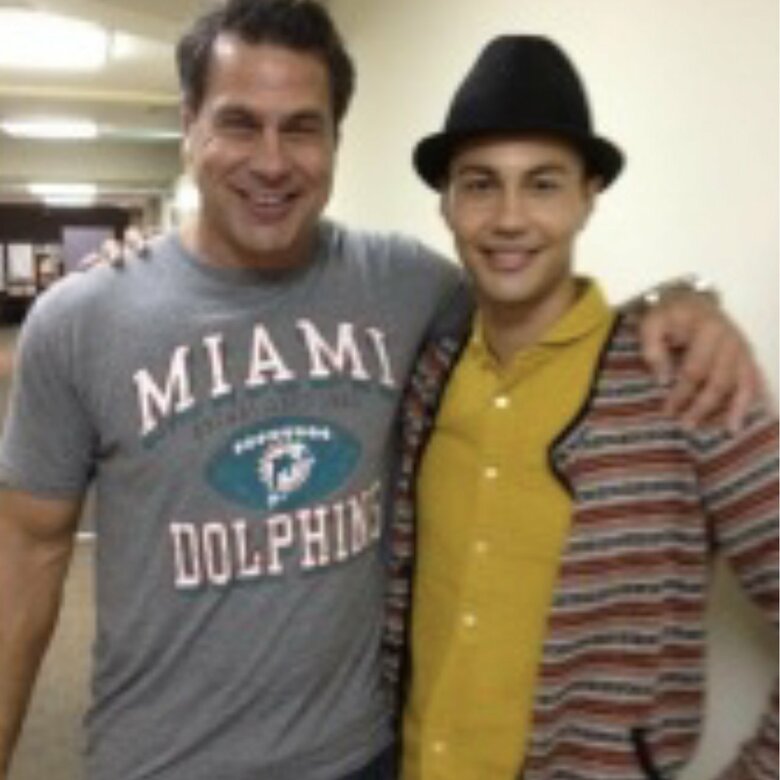 2021年、父（俳優のマイケル・ゴードン）と再会