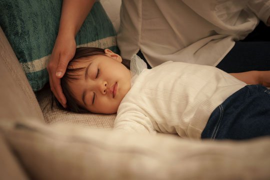 体調不良で小学校を欠席する子供