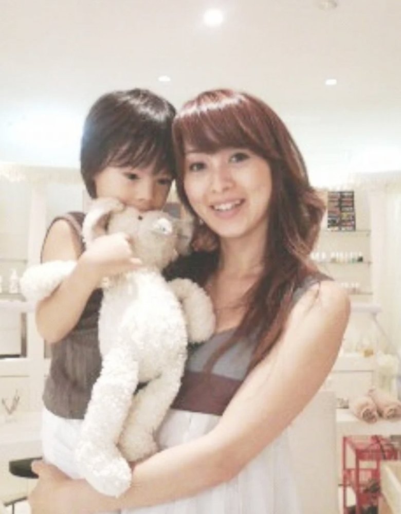 名月さんを抱っこする渡辺さん