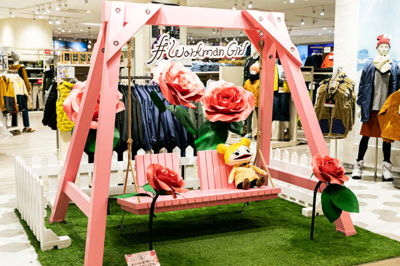 ワークマン女子のフォトスポット ピンクのブランコ