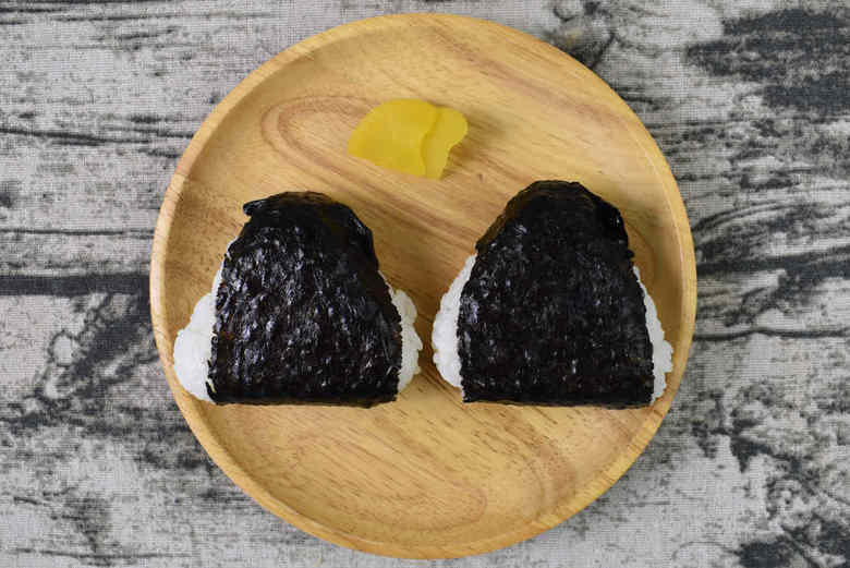 ファミマのおすすめおにぎり４「おむすびセット」の画像２