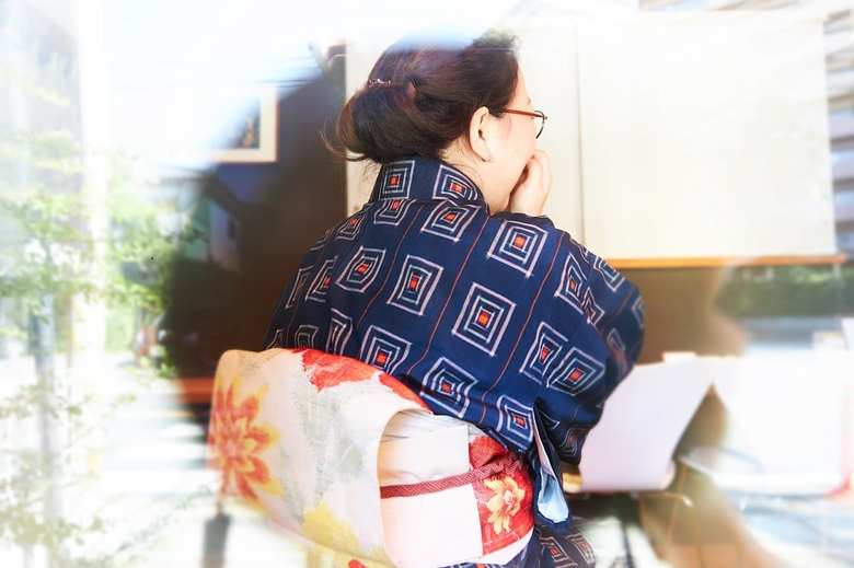 この日の撮影は着物姿で