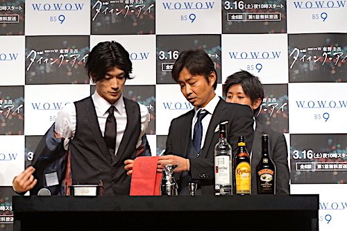 ジャケットを脱ぐだけで会場から歓声が！！