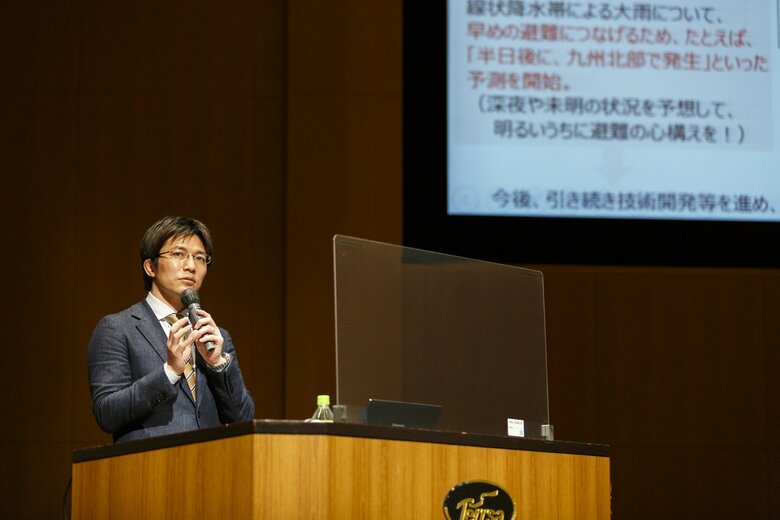 気象や防災についての講演活動にも精力的に取り組む