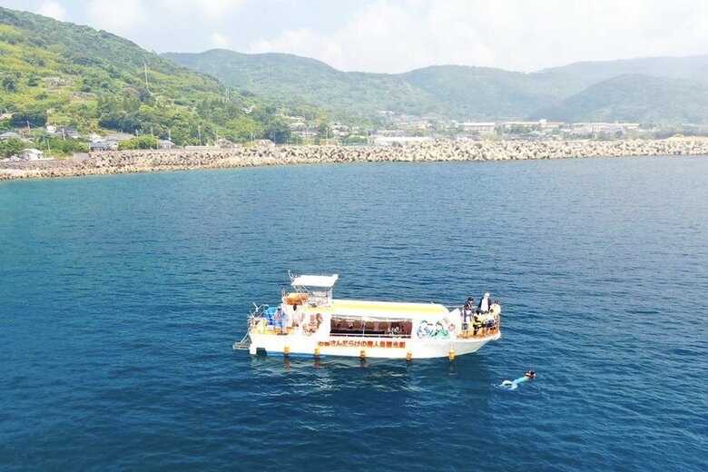 遊覧船「オースタライエン号」の周りに人魚が登場！