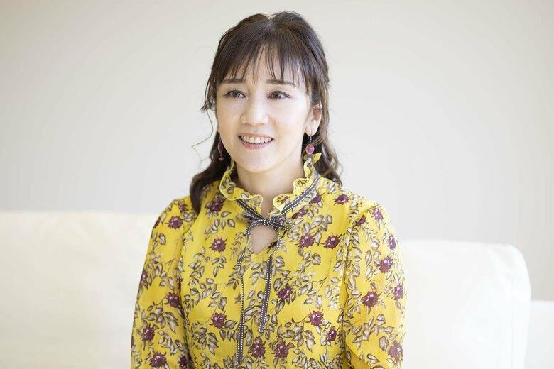 お誕生日会について語る西田さん。