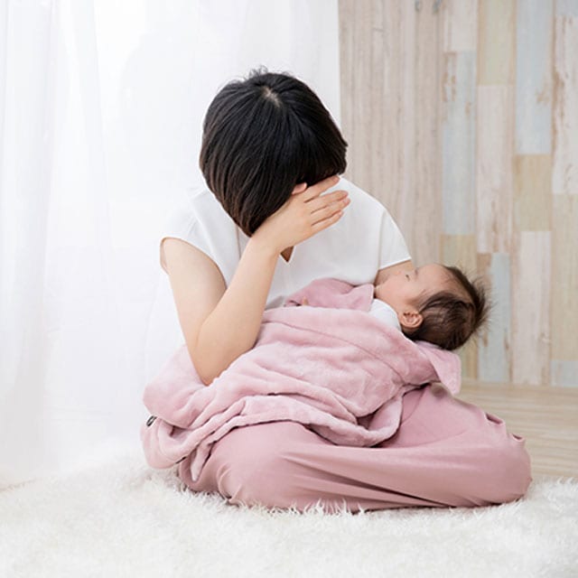 授乳のイメージ写真（PIXTA)