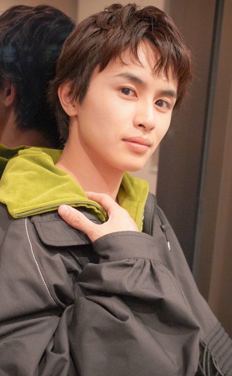 大きな瞳でカメラ目線の草川さん