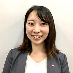 2018年に太陽生命保険株式会社入社。導入研修後、明石支社へ配属。支社での現場経験を経て、2020年3月より、内務員の教育を行う人事部内務教育課へ。現在、新入社員への研修等を通して内務員の教育に携わる。