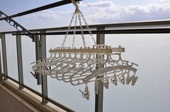 そのまま収納する方法も！洗濯ハンガーの数、素材…どれがベスト？