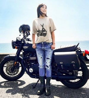 大型バイクの免許を取得し、ツーリングを楽しむようになった吉永愛さん