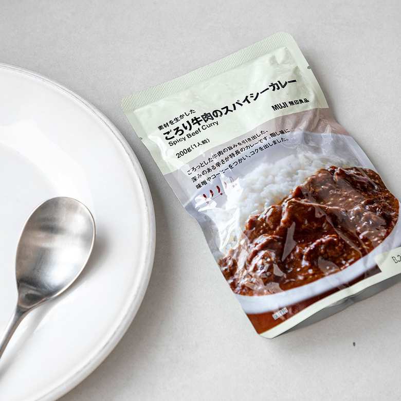 無印良品のレトルトカレー(ごろり牛肉のスパイシーカレー)
