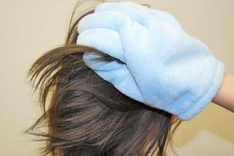 ダイソーのおすすめ商品「ヘアドライ手袋」の商品画像