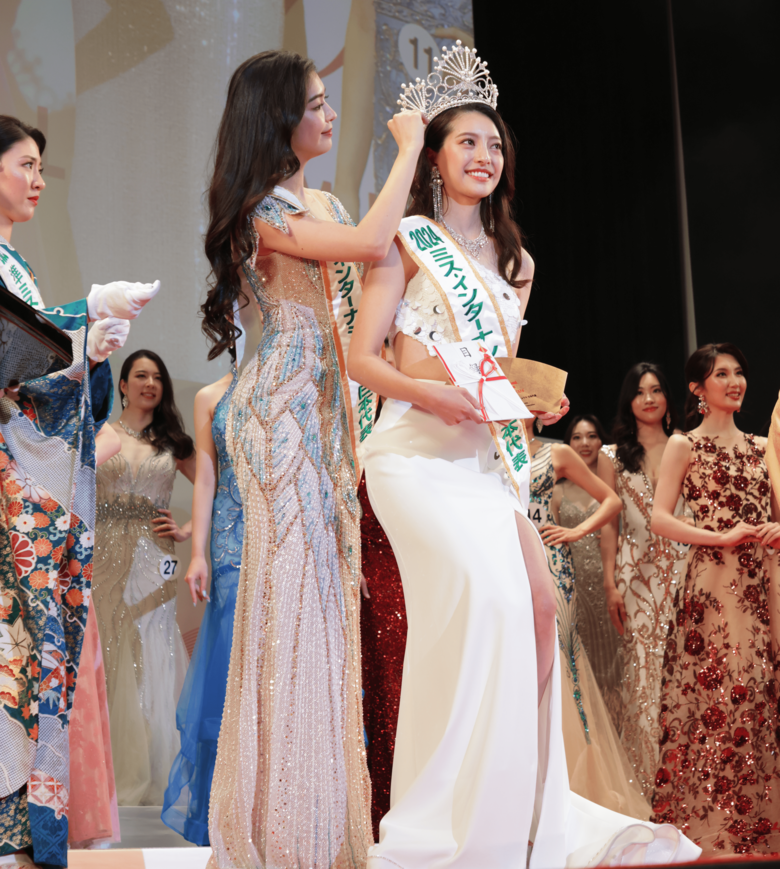 2024ミス・インターナショナル日本代表の授賞式で