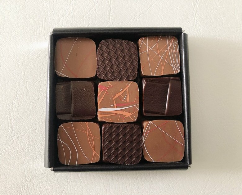 ちえころさんの「厳選チョコBEST10」NO.10はジャックジュナン「こだわった素材とチョコレートの組み合わせが独特で絶品。一粒の満足感も！銀色の缶は小物入れに重宝できます」