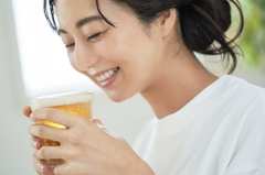 女性は「元々お酒に弱い」過度の飲酒に乳がんリスク…家飲みで注意したいこと