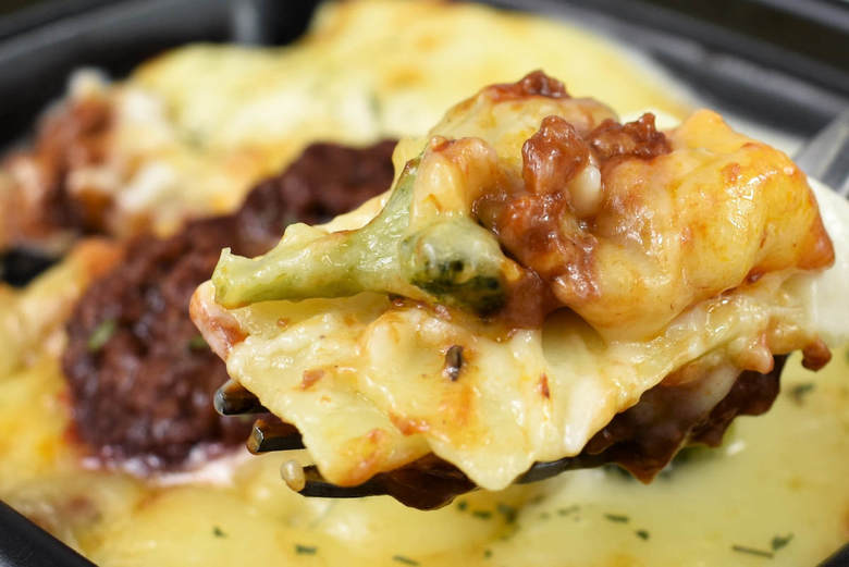 ファミマで人気のパスタボロネーゼ風ラザニアの実物画像