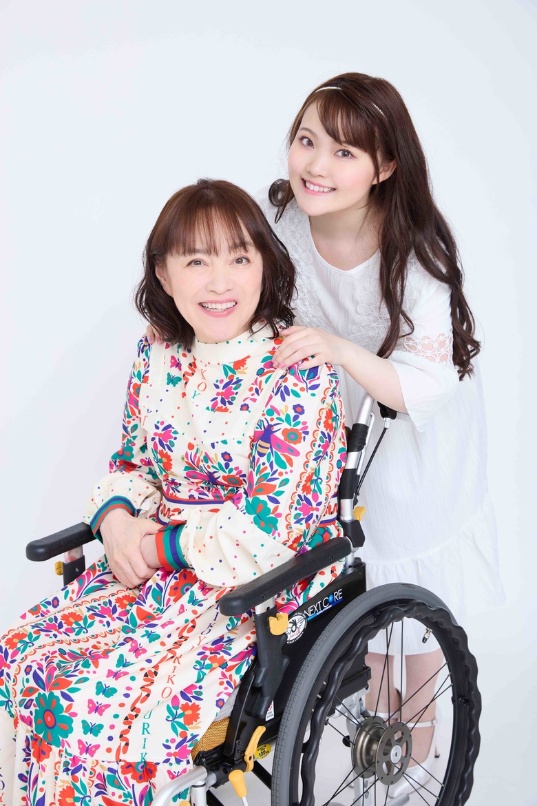 井上あずみさんと娘の侑夕さん