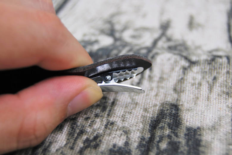 ダイソーのおすすめ商品「ストールクリップ」のアップ画像