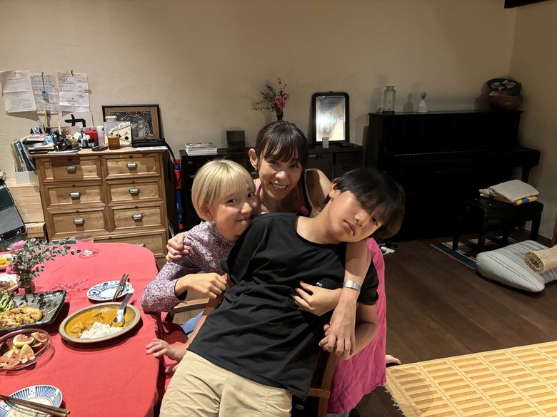 20歳の長女、11歳の長男と一緒に