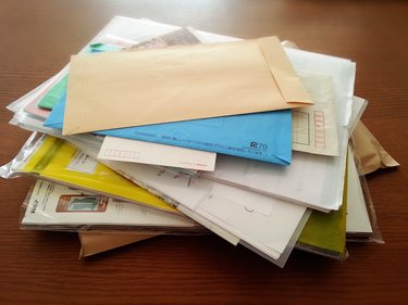 家中に紙が散乱！プロは”捨てるタイミング”と”分類”をどうしてるの!?