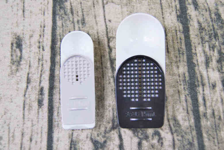 セリアのおすすめキッチン用品「片手で簡単！ すりきり計量スプーン」の商品画像2