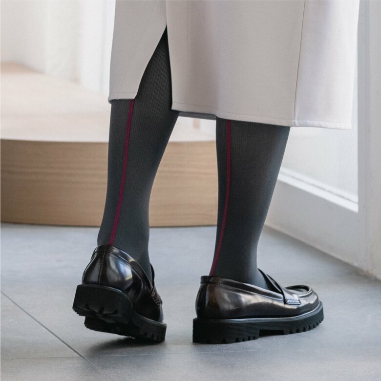 MAEEの着圧ソックス（ラインタイプ）