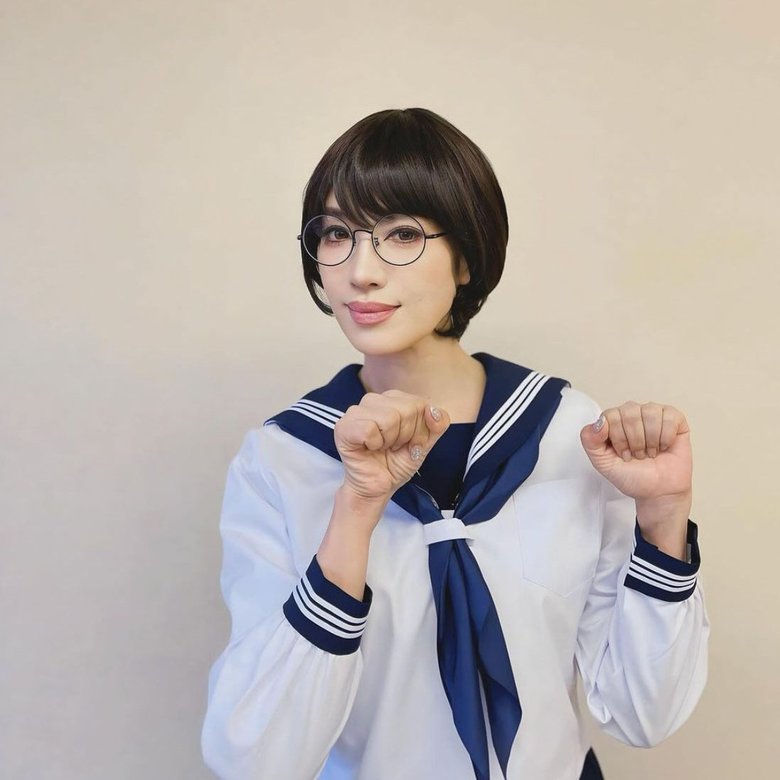 セーラー服姿もお似合い