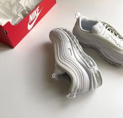 おしゃれインスタママに聞く！キレイめに履けるスニーカーって何!?