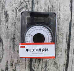 ダイソー「キッチン目安計」“ざっくり”測れるはかり！ 場所をとらないコスパ最強アイテム