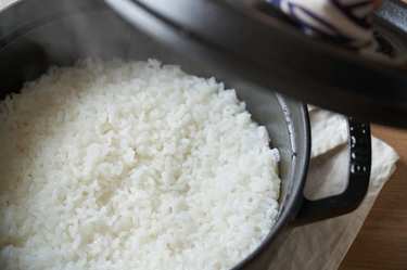 1食195円なのに「悪魔的ウマさ」コンビニ食材で作る“のっけメシ”