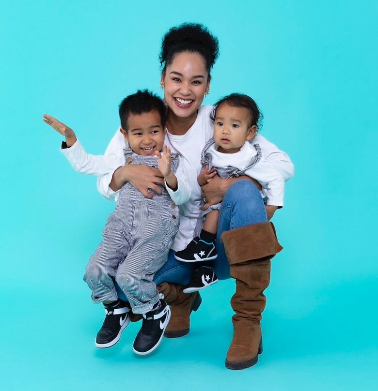 2人の男の子を育てるエリアナさん。同じくミックスルーツの我が子たちに伝えたいこととは