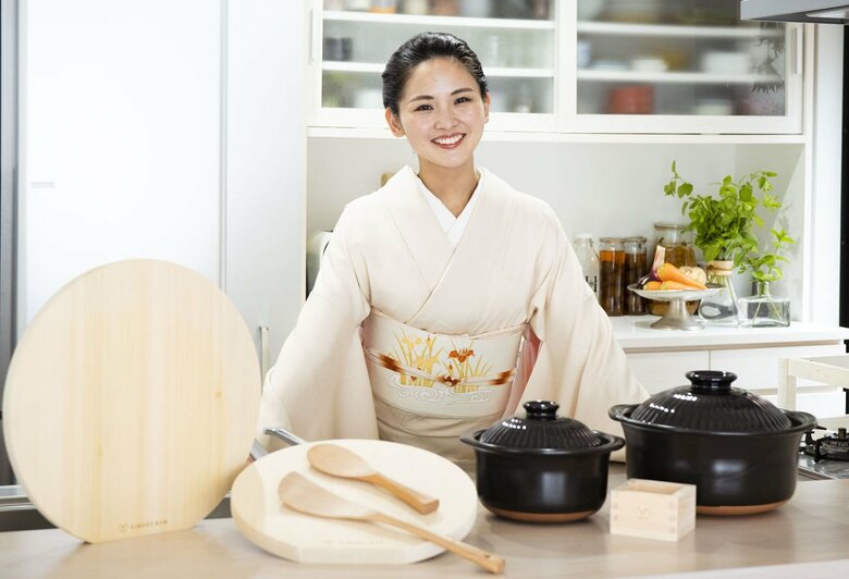日本食を作りたい視聴者向けに、土鍋、まな板、しゃもじをオンライン販売