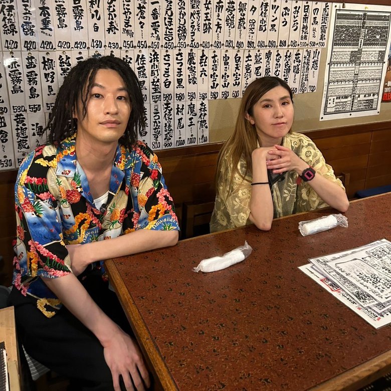 相方の安部紀克さんと