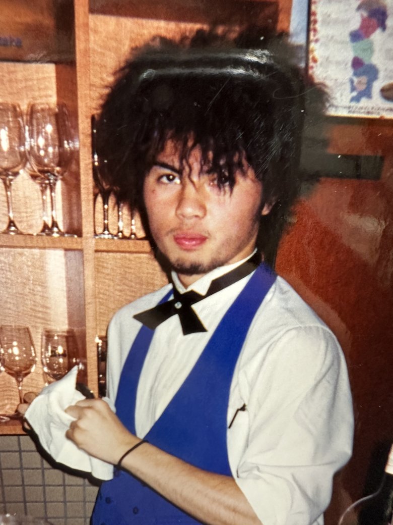 アルバイトに励む大学生時代の小島さん