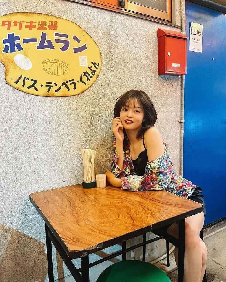 2023年放送のドラマ『ハヤブサ消防団』（テレビ朝日）で謎の女性役として存在感のある役柄を演じた小林さん。作品ごとに驚くほど違った表情を見せてくれます