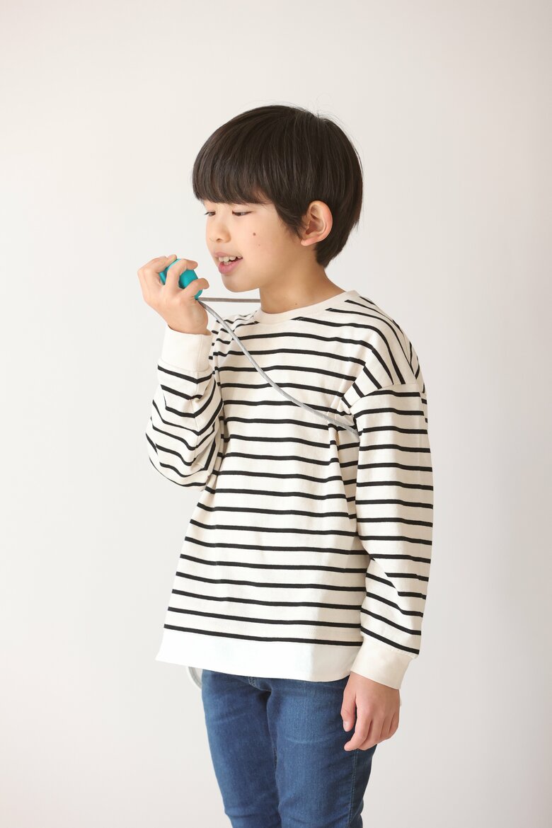 子どもは液晶画面を押すだけで、簡単にボイスメッセージを送ることができる