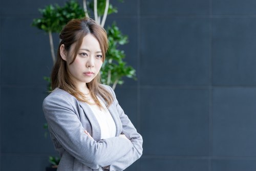 傲慢な前妻より健気な不倫相手