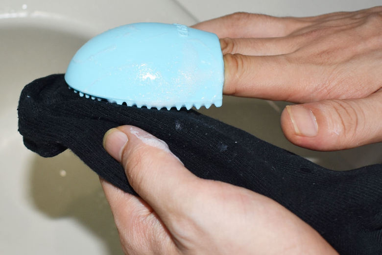 ダイソーのおすすめ商品「シリコーンマルチブラシ」の実物画像