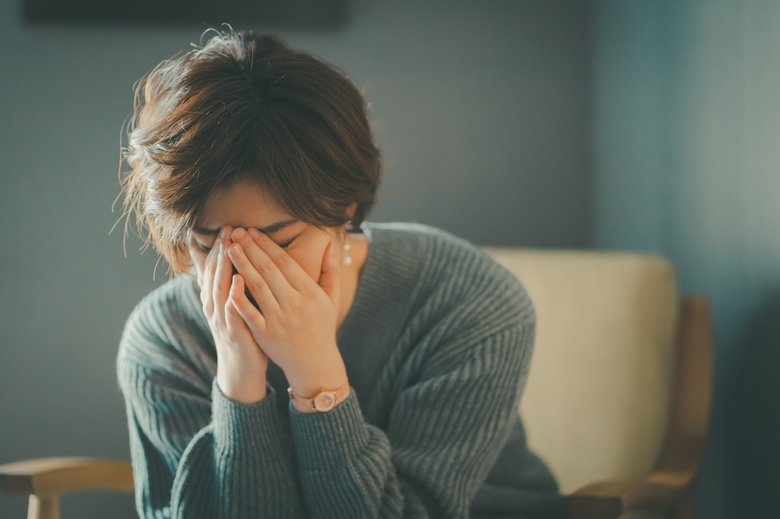 考える人のイメージ写真