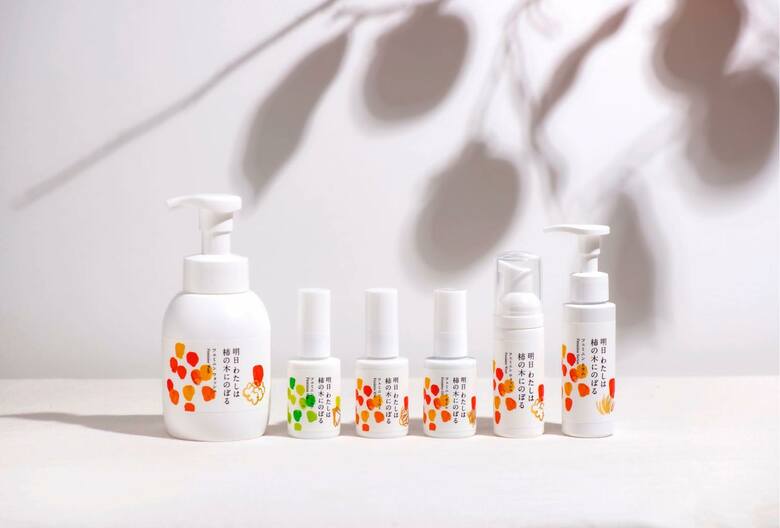 「明日 わたしは柿の木にのぼる」のラインナップ